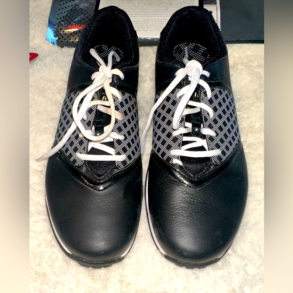 Nike Black and White Golf Shoes - Picture 2 of 8